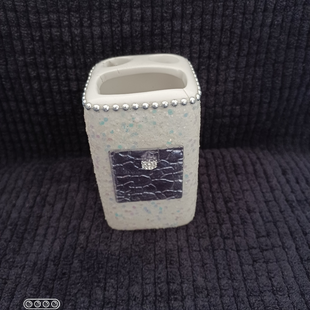 Toothbrush Holder - Picture 3 of 6